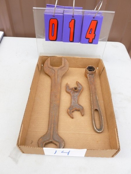 SnS Auctions # 287 Vintage Rail Road & primitive tools.