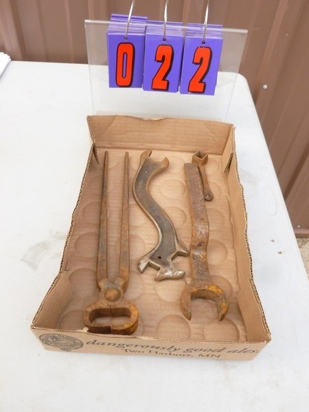 SnS Auctions # 287 Vintage Rail Road & primitive tools.