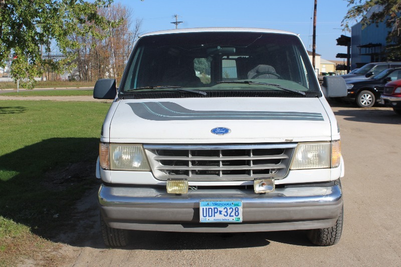 lot 1895 image: 1992 Ford E150 Conversion Van
