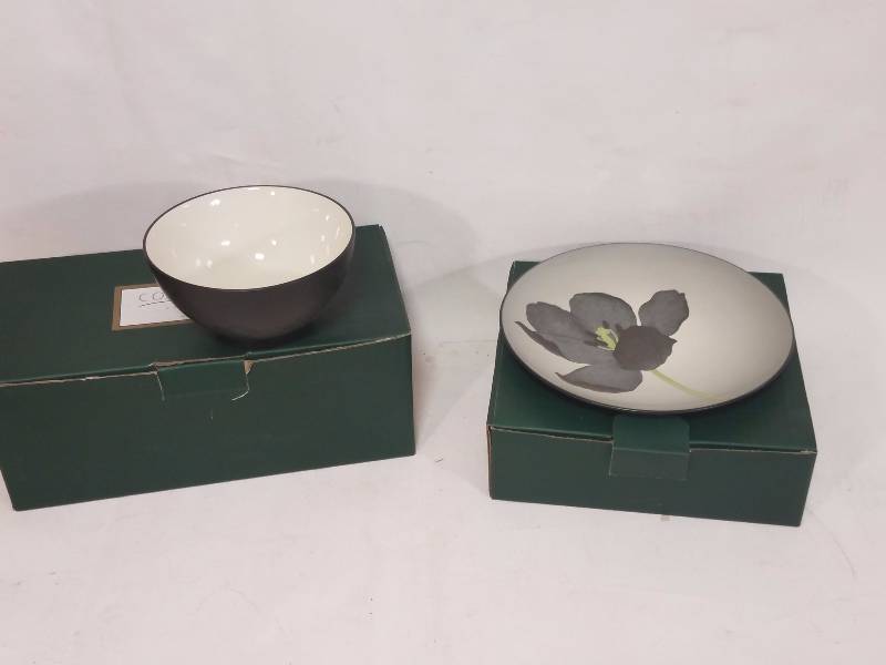 lot 17 image: Noritkae Colorware Set