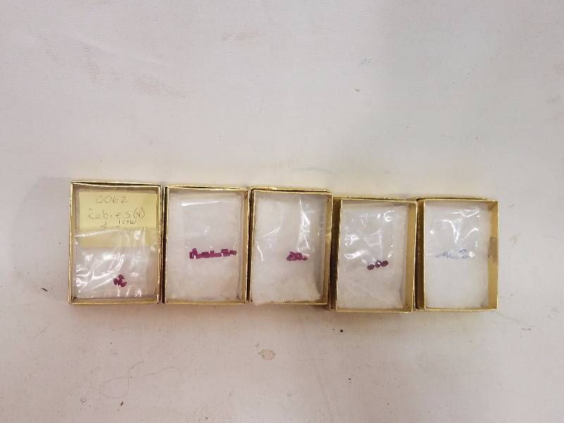 lot 23 image: 7 CWT of Pre-cut Stones