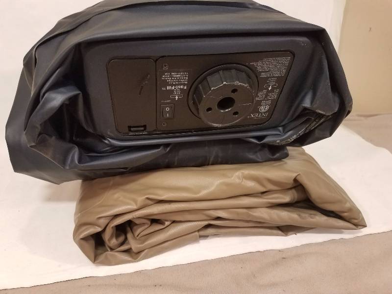 lot 33 image: 2 full size air mattresses