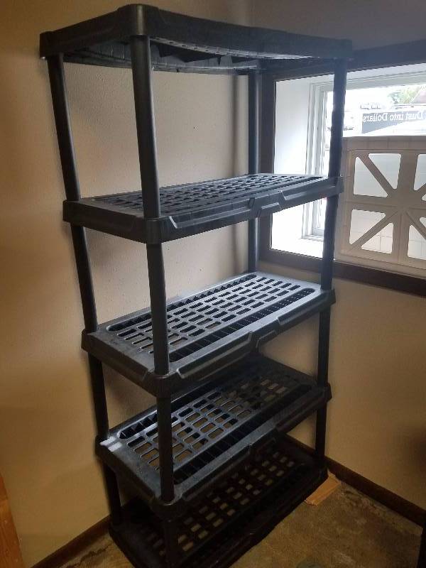 lot 9 image: Shelf #2