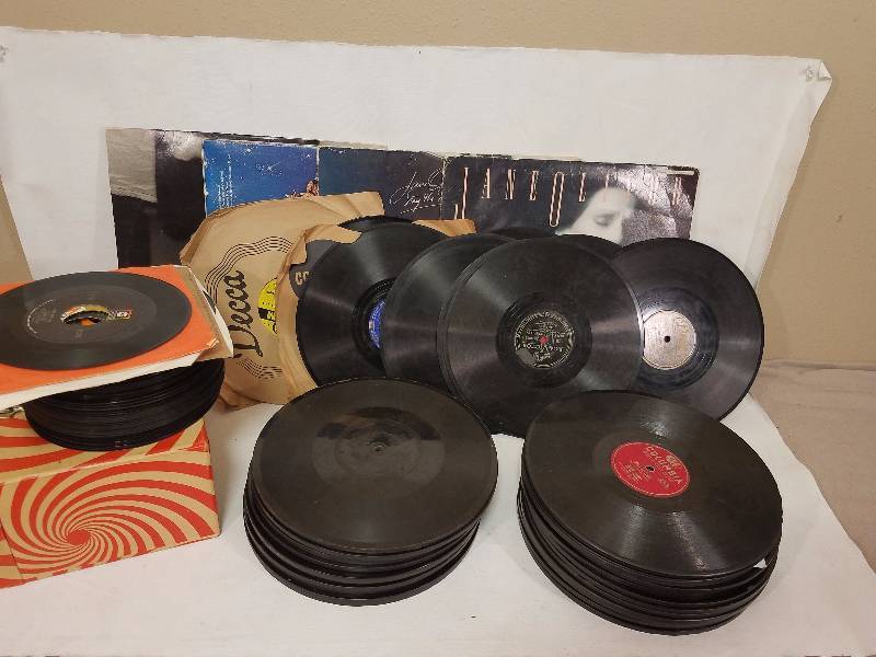 lot 40 image: Tote of Records