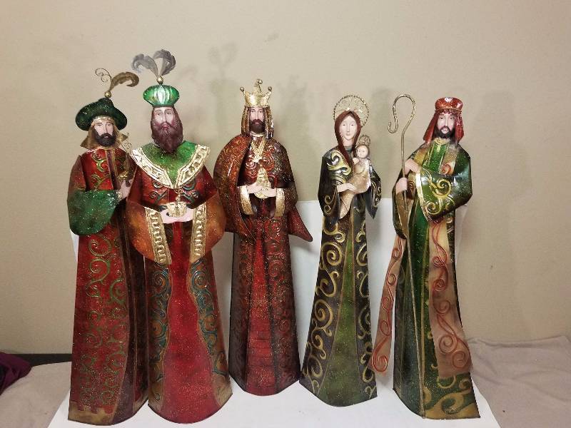 lot 48 image: Christmas Tin Statues