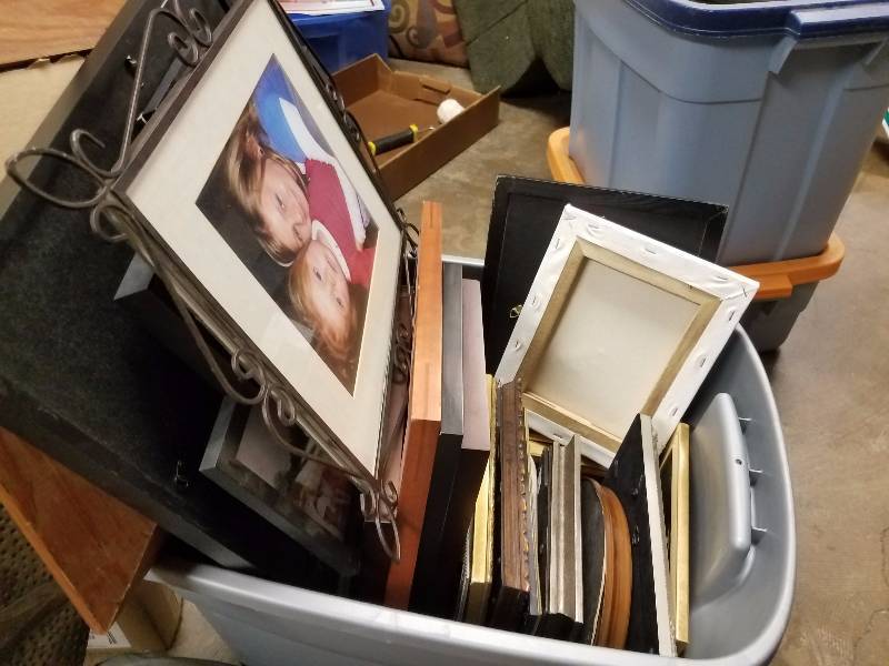 lot 53 image: Tote of Picture Frames