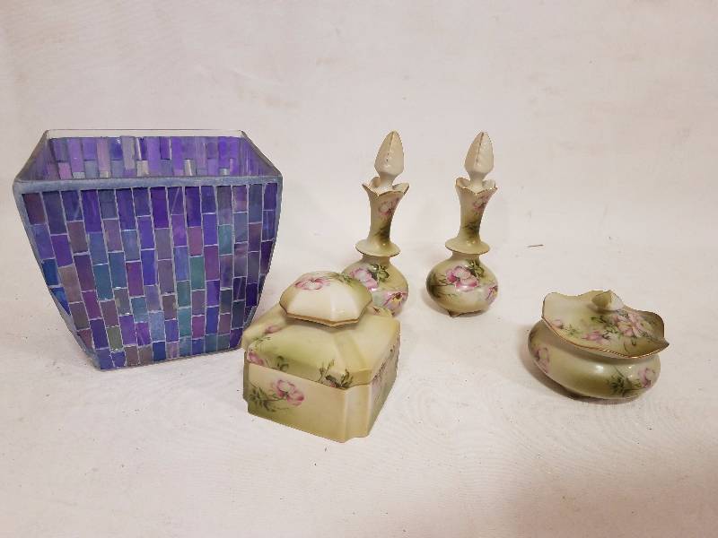 lot 61 image: Fine Nippon China - Jewelry Boxes and Perfume Vases