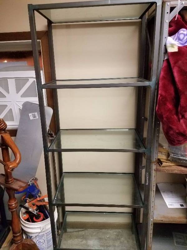 lot 10 image: Shelf #3