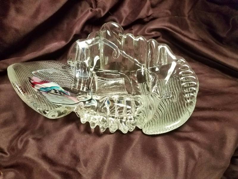 lot 71 image: Large Glass Center Piece