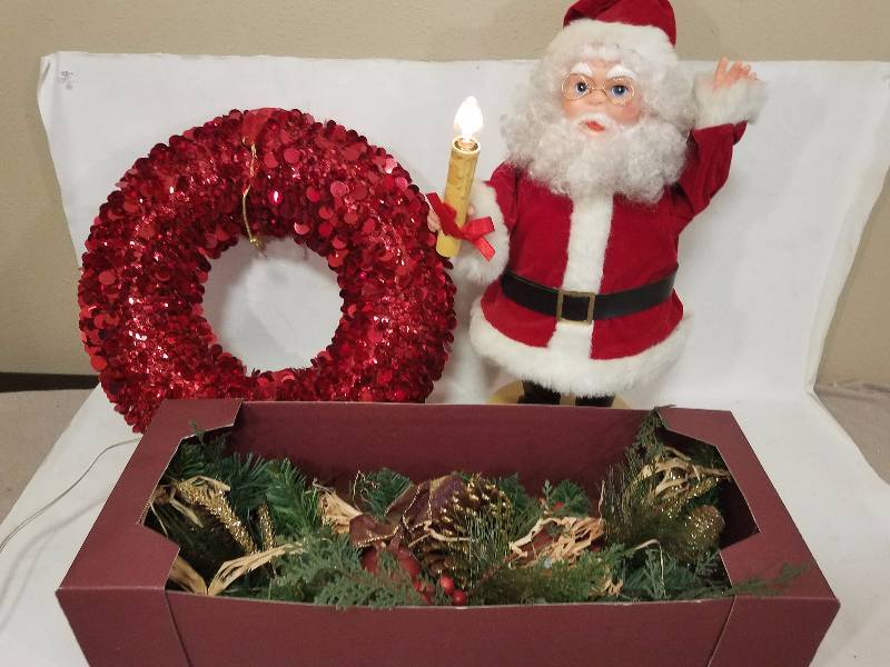 lot 76 image: Christmas Items