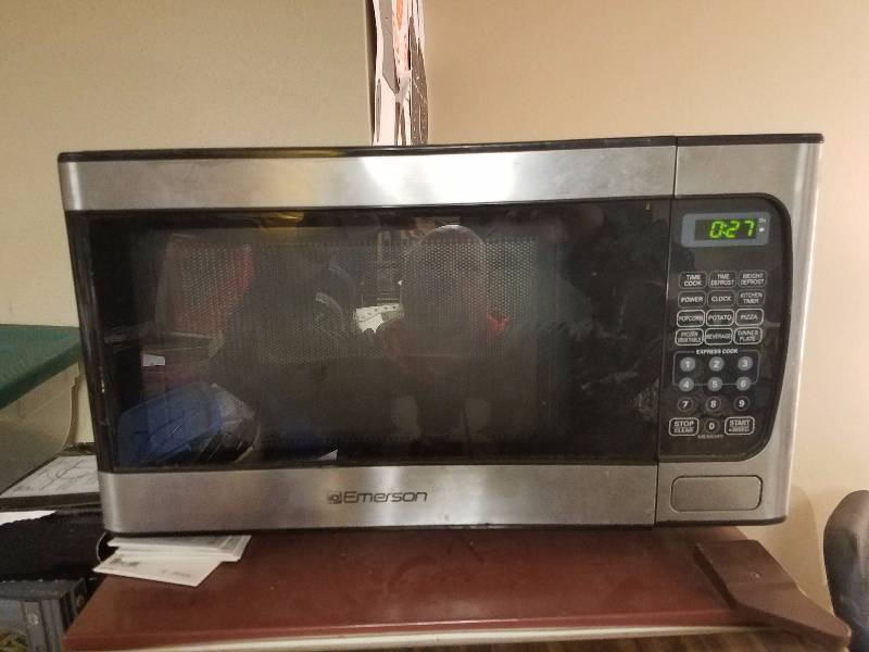 lot 81 image: Emerson Microwave