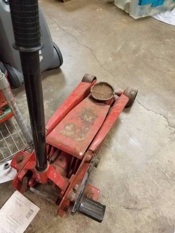 lot 38 image: Pro Series Car Jack