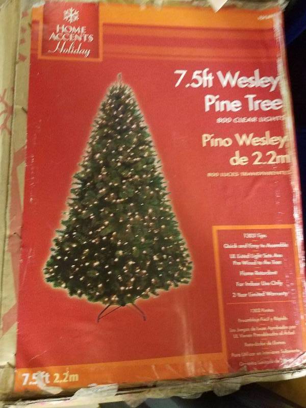 lot 83 image: 7.5 Foot Christmas Tree