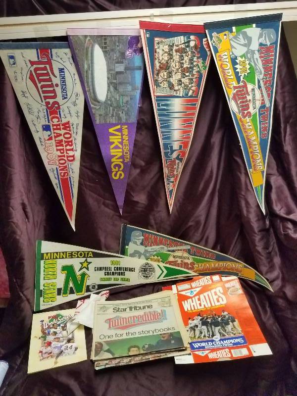 lot 85 image: Minnesota Sport Teams Collectible Pennant Lot with Extras