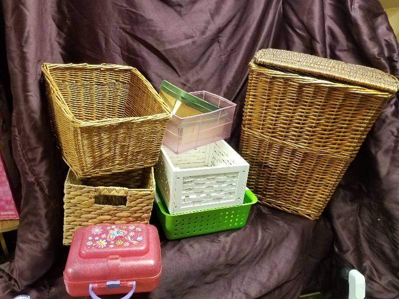 lot 90 image: Mixed Basket and Container Lot