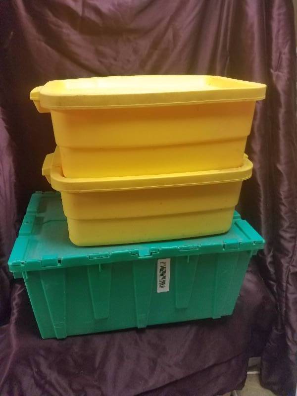 lot 100 image: 4 Tote Lot #1