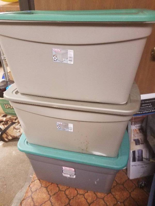 lot 102 image: 6 Tote Lot #1