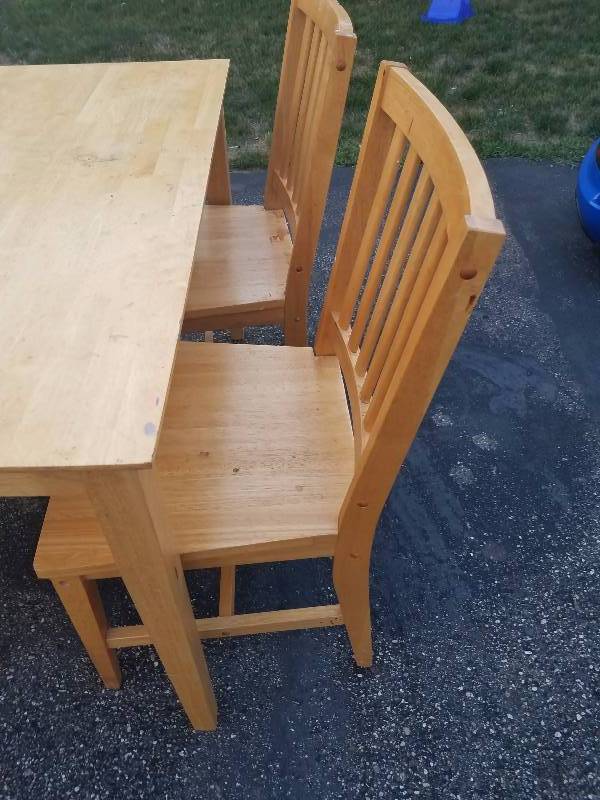 lot 5 image: Kitchen Table - Dinning Table with chairs