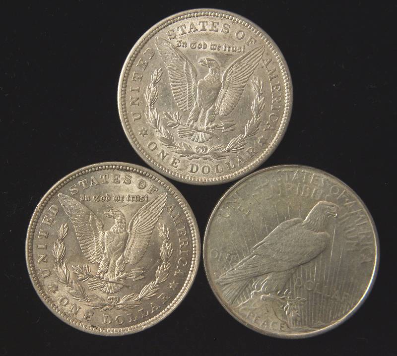 GROUP OF 3 SILVER DOLLARS (2) 1921 MORGAN (AU-UNC) & A 1922-D PEACE (AU)