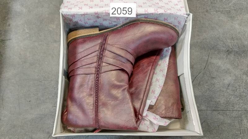 Journee Collection Womens Walla Boots - Wine - Size 9.5 WIDE CALF