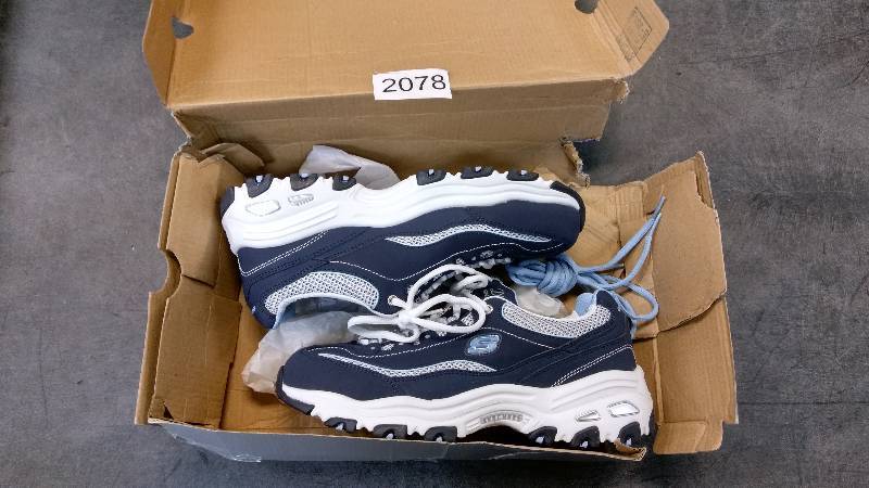 Skechers Womens DLites Lifesaver Walking Shoes - Navy  White - Size 7.5 WIDE