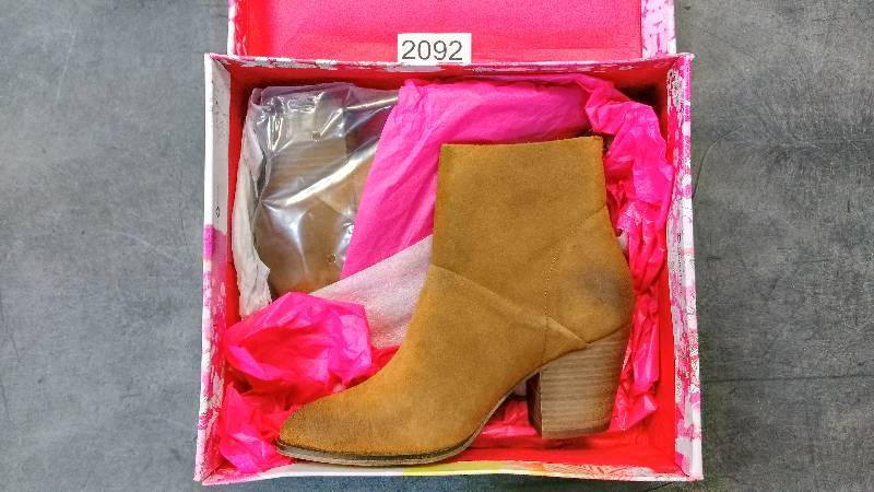 Chinese Laundry Womens Kind Heart Bootie  Boots - Whiskey - Size 7.5
