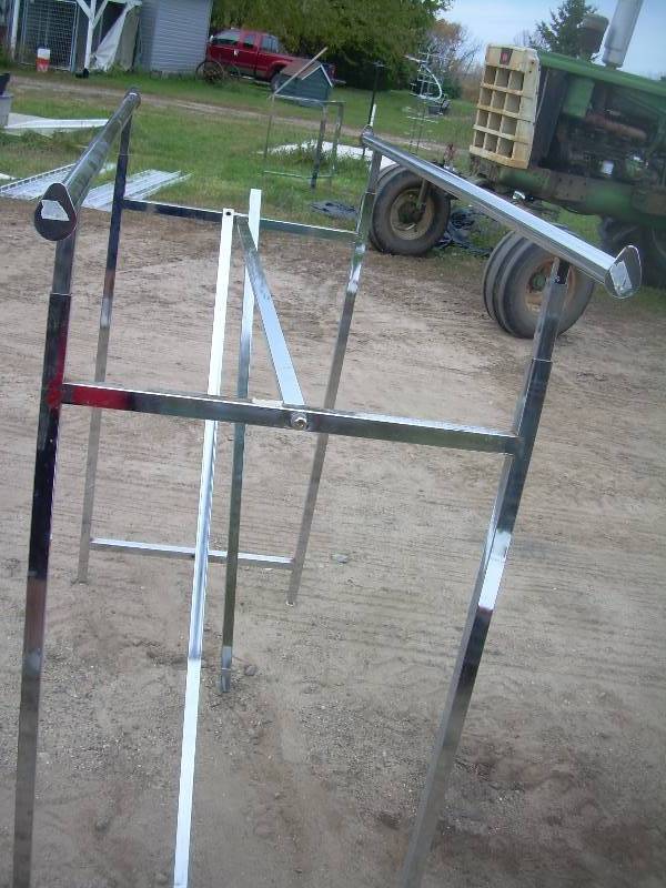 STORE CLOTHING RACKS