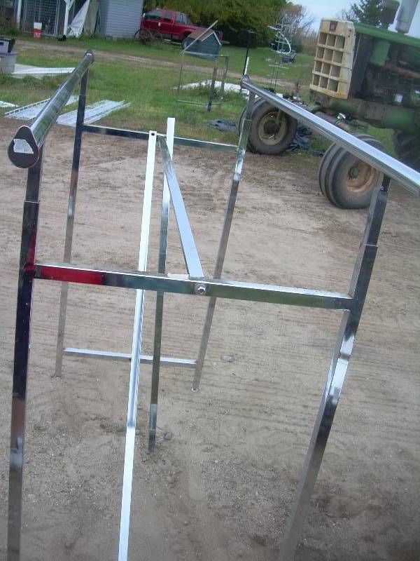 STORE CLOTHING RACKS
