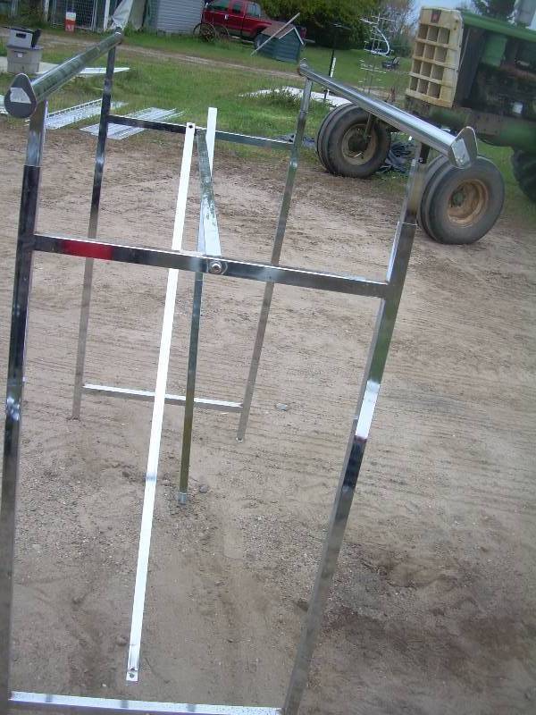 CLOTHS HANGING RACK