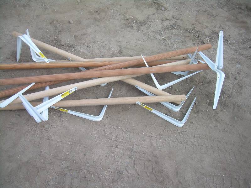 7 WOODEN CLOTHS POLES AND MOUNTING BRACKETS