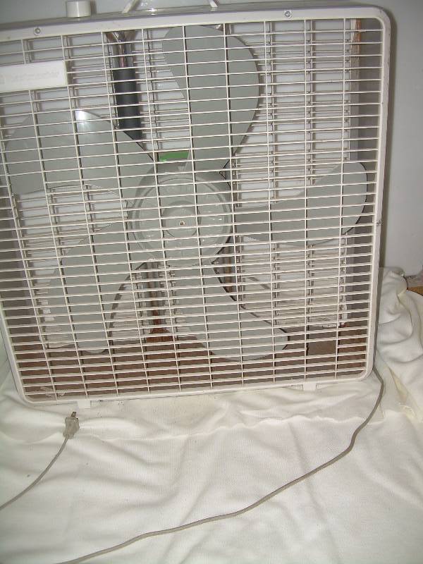 LG TOASTMASTER FLOOR FAN