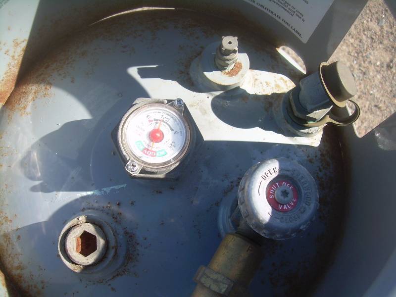 PROPANE CYLINDER FOR A FORK LIFT