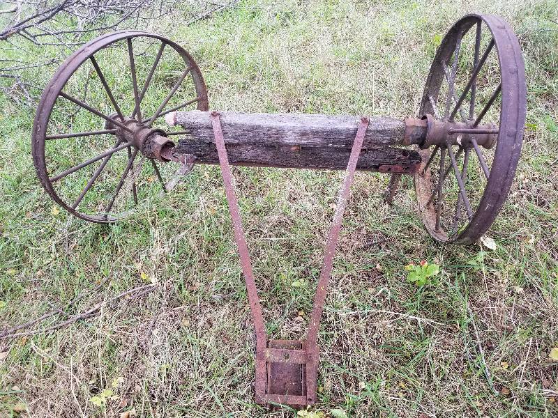 lot 10 image: Pair - Antique Metal Wagon Wheels, 35.  Great Lawn Decorations