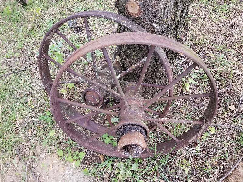 lot 11 image: Pair - Antique Metal Wagon Wheels, 30.  Great Lawn Decorations
