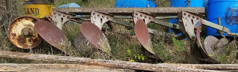 lot 20 image: John Deere 4 Bottom Plow Farm Implement