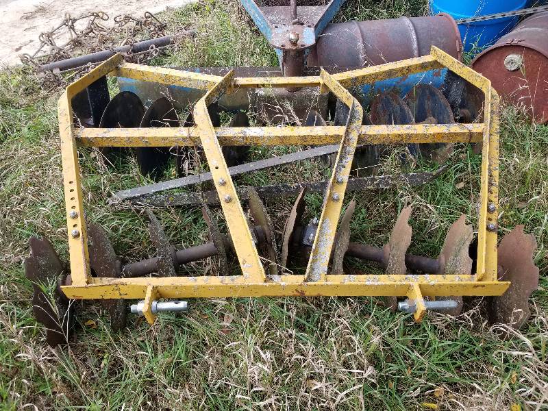 lot 23 image: King Kutter Disc  Harrow Farm Implement