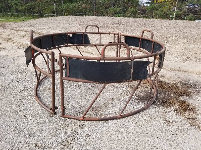lot 34 image: 8FT Round Hay Ring