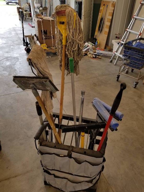 lot 39 image: Long Handled Tool Organizer with Content