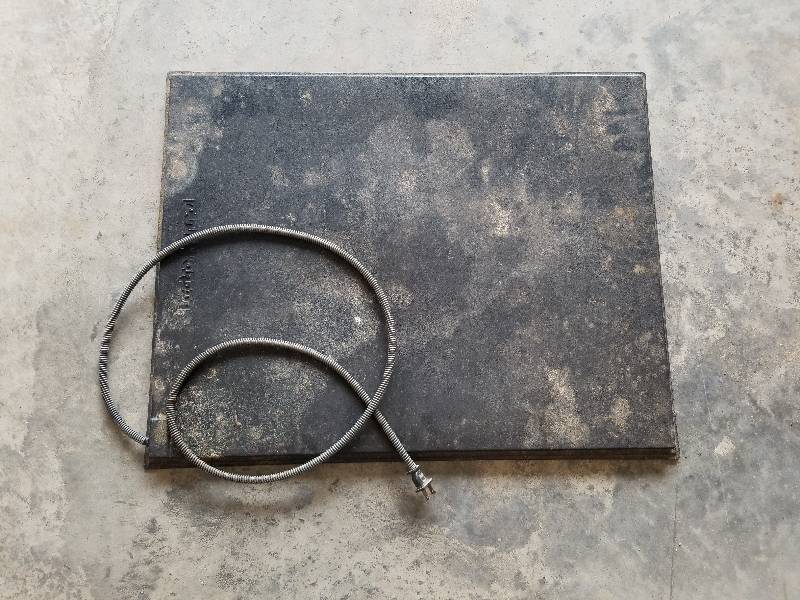 lot 51 image: Large Lectro Kennel Heated DogCat Pad. Works