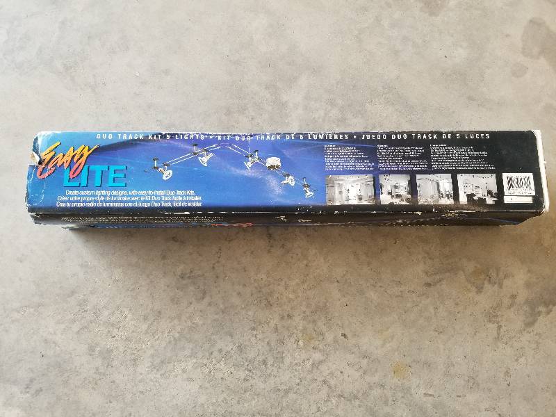 lot 52 image: NIB Easy Lite Duo Track Kit w5Lights