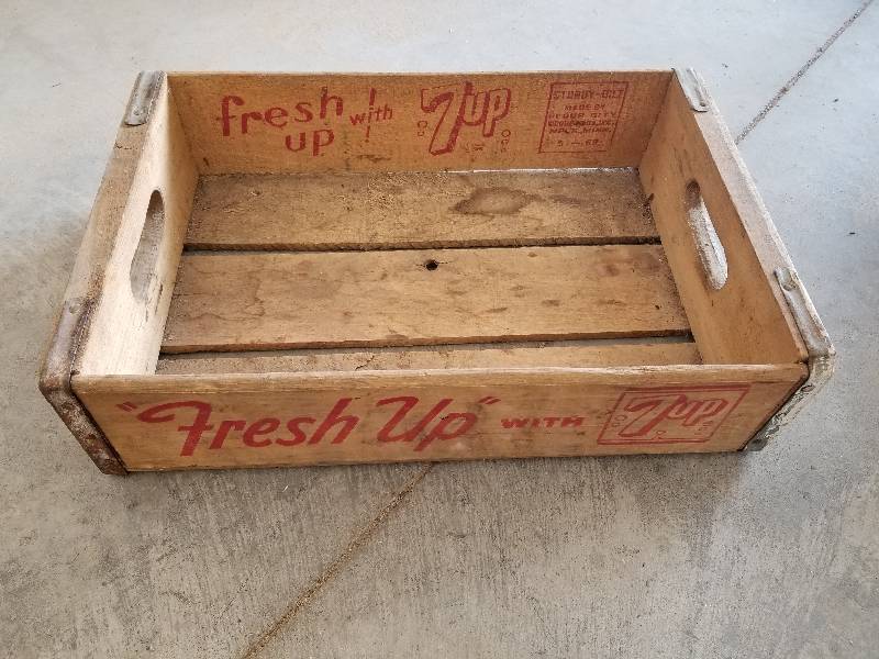 lot 59 image: Vintage Wood 7-Up Crate