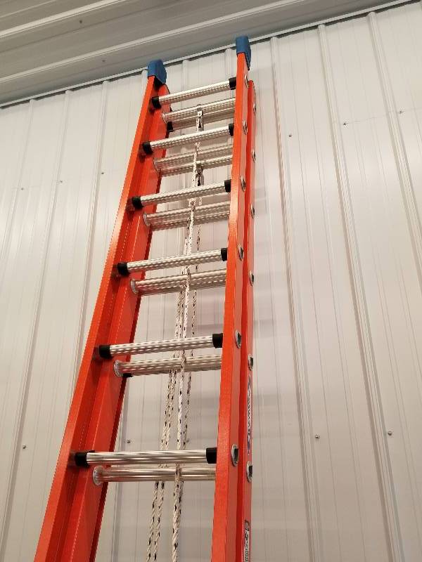 lot 80 image: Werner 35, 3 Section, Heavy Duty Extension Ladder, Like New, 300lb
