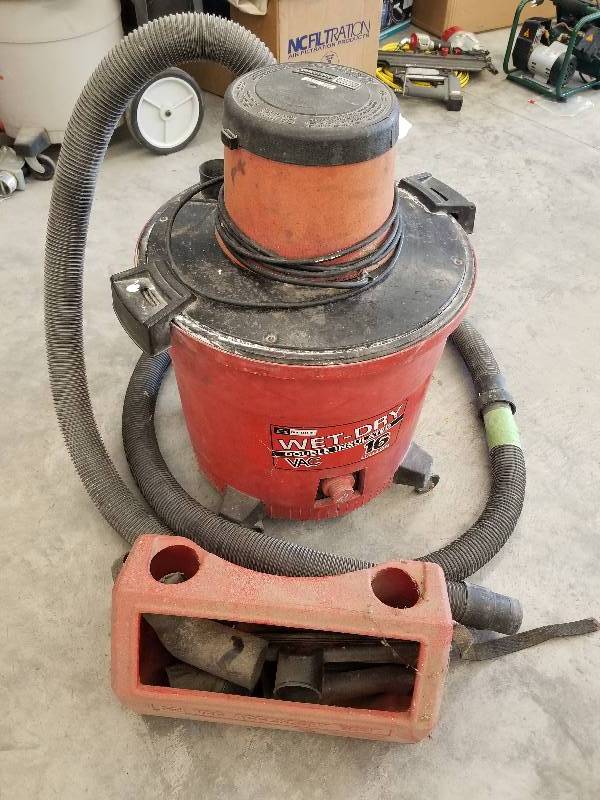 lot 77 image: Craftsman WetDry 16 Gallon Shop Vac