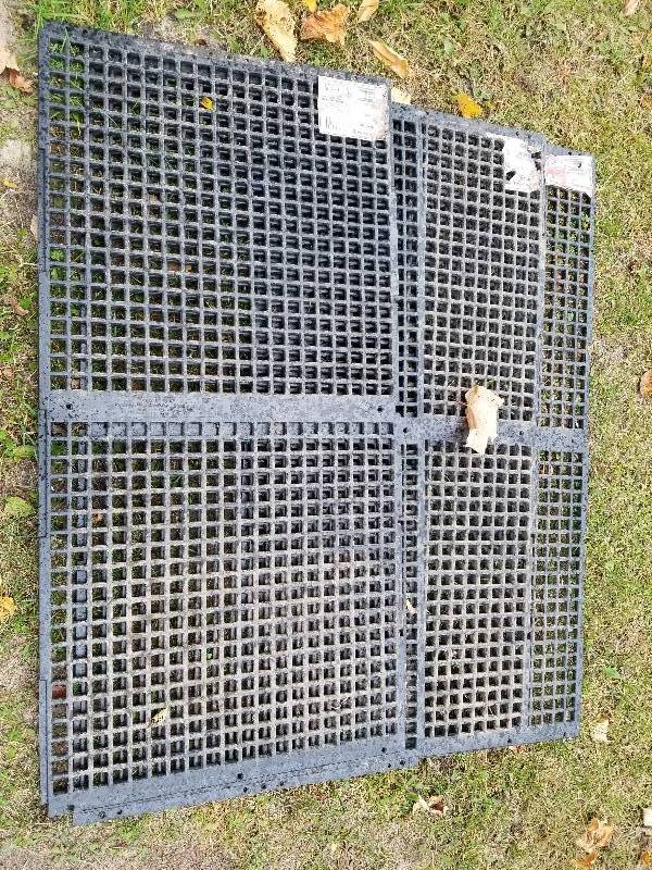 lot 88 image: Lot - Versa Pad Floor Mats