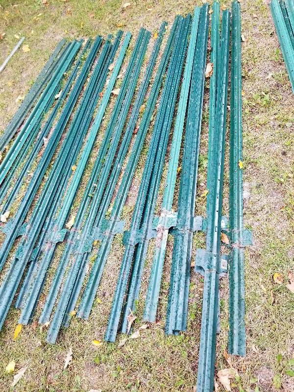 lot 90 image: Lot - 7FT Steel Fence Posts, 20