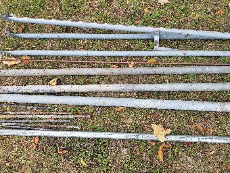 lot 91 image: Lot - Metal Tubing, Metal Tripod, Small Rebar