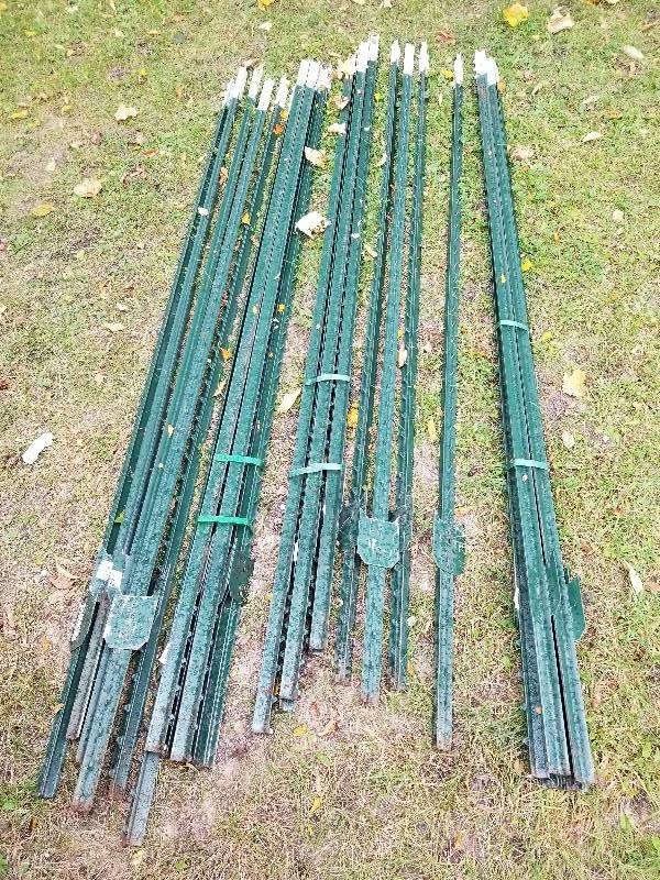 lot 95 image: Lot - NEW 8FT Steel Fence Posts