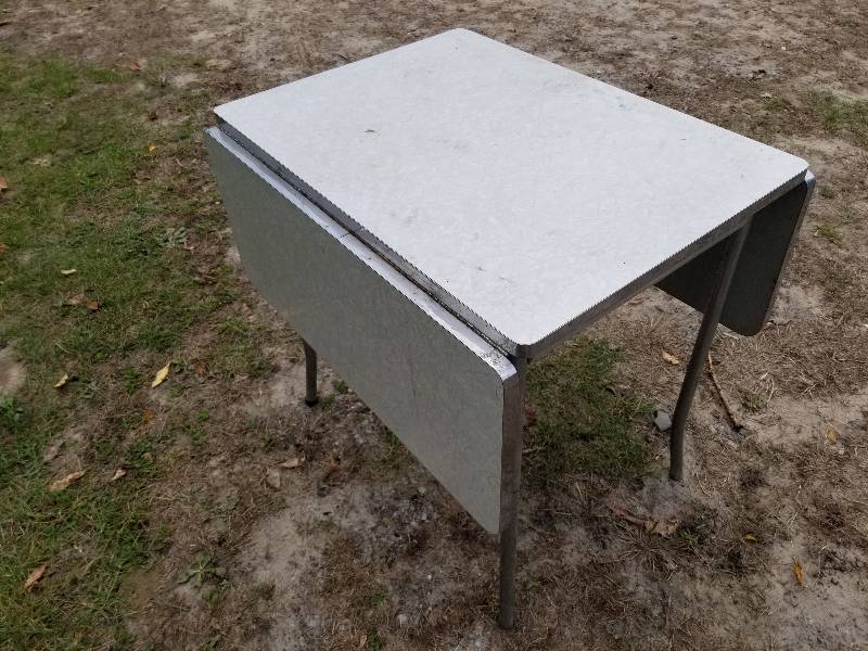 lot 115 image: Vintage Drop Leaf Table
