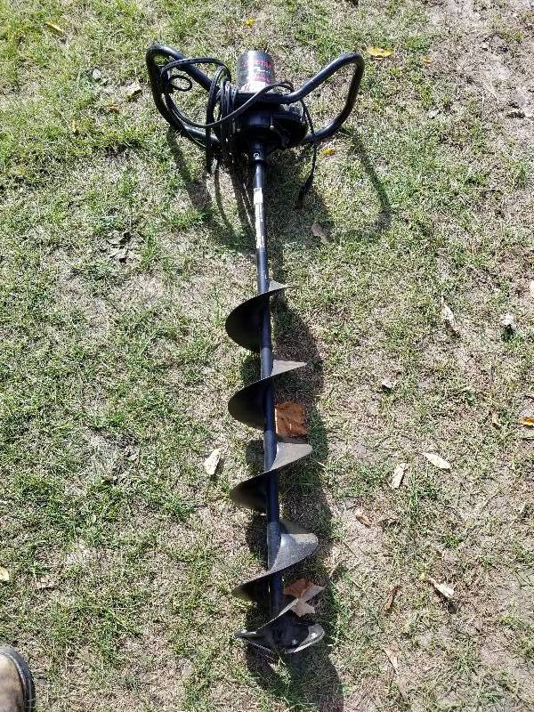 lot 131 image: Electric Strikemaster Lazer 8 Auger