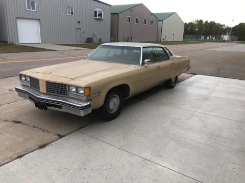 lot 2 image: 1976 Oldsmobile Regency Ninety Eight, LOW 18,000 miles 2 Owner, Runs like a top, Fender Flares, Excellent Condition